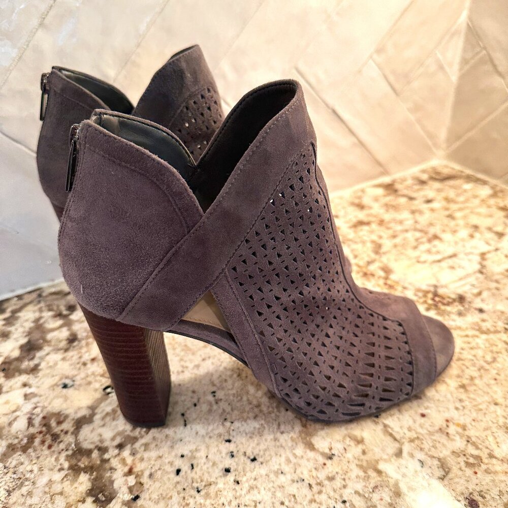 Vince Camuto Cranita Gray Suede Block Heel Ankle Booties Peep Toe Size 9.5 M